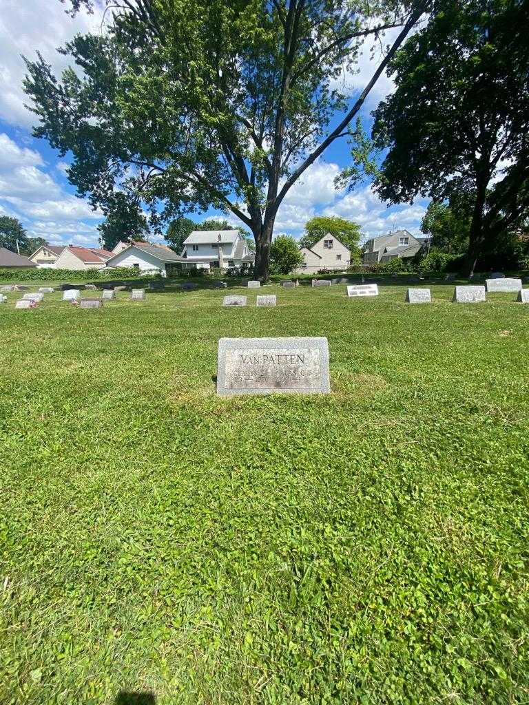 Alan Van Patten's grave. Photo 1