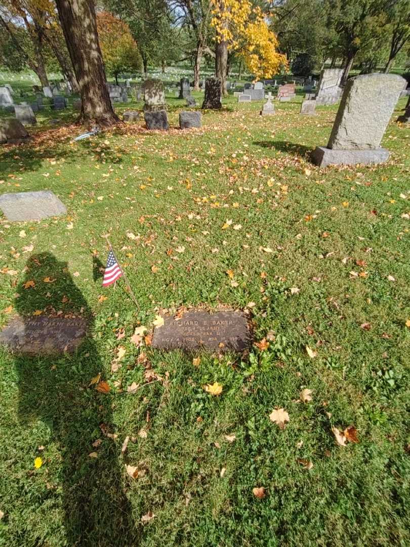 Richard E. Baker's grave. Photo 1