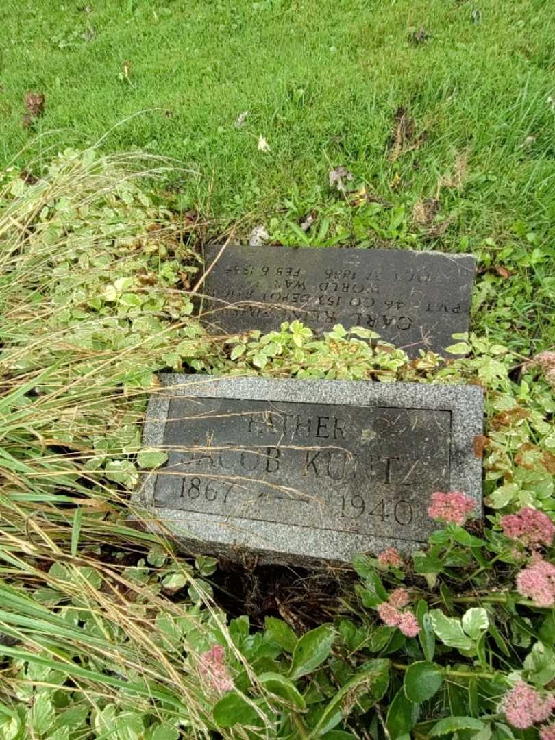 Jacob Kuntz's grave. Photo 3