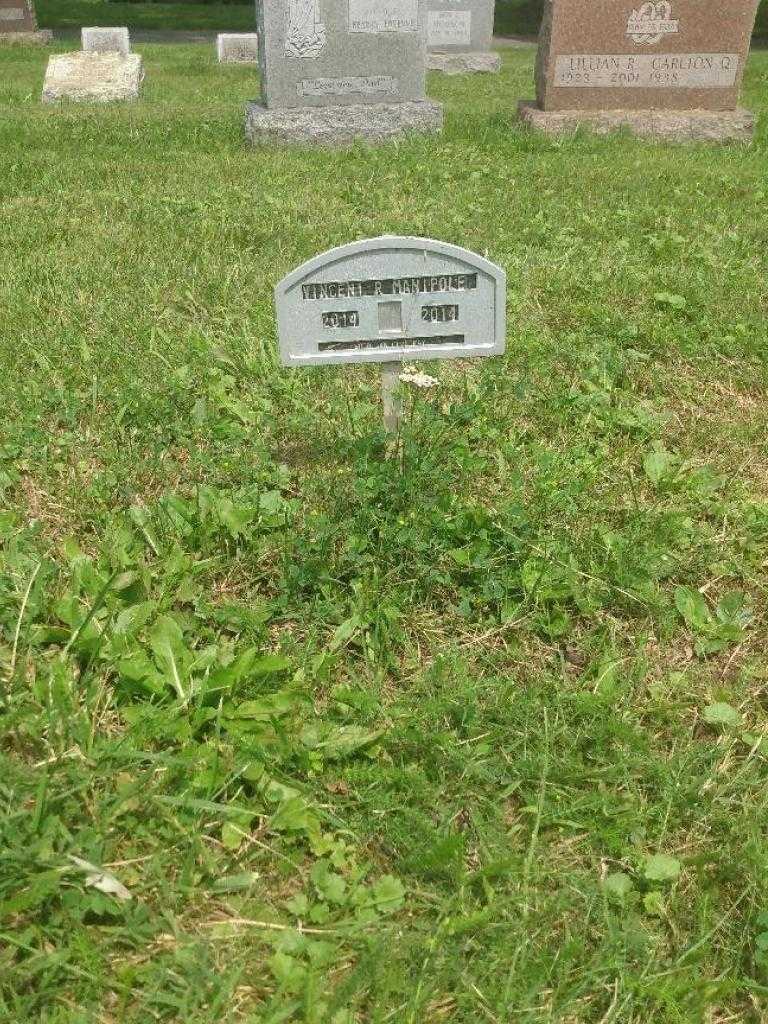 Vincent R. Manipole's grave. Photo 3
