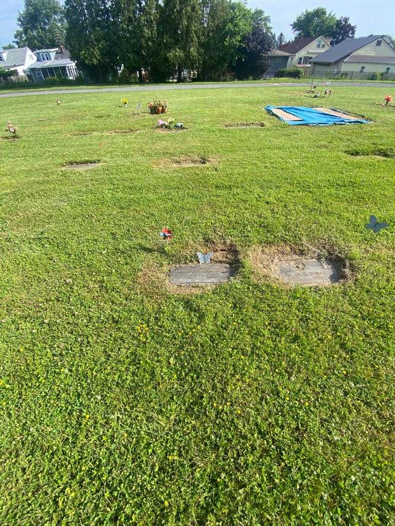 Alakena Shawcross's grave. Photo 1