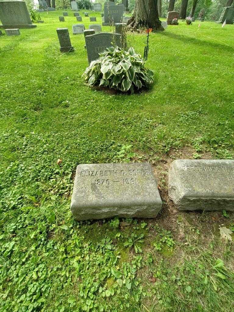 Elizabeth G. Soper's grave. Photo 1