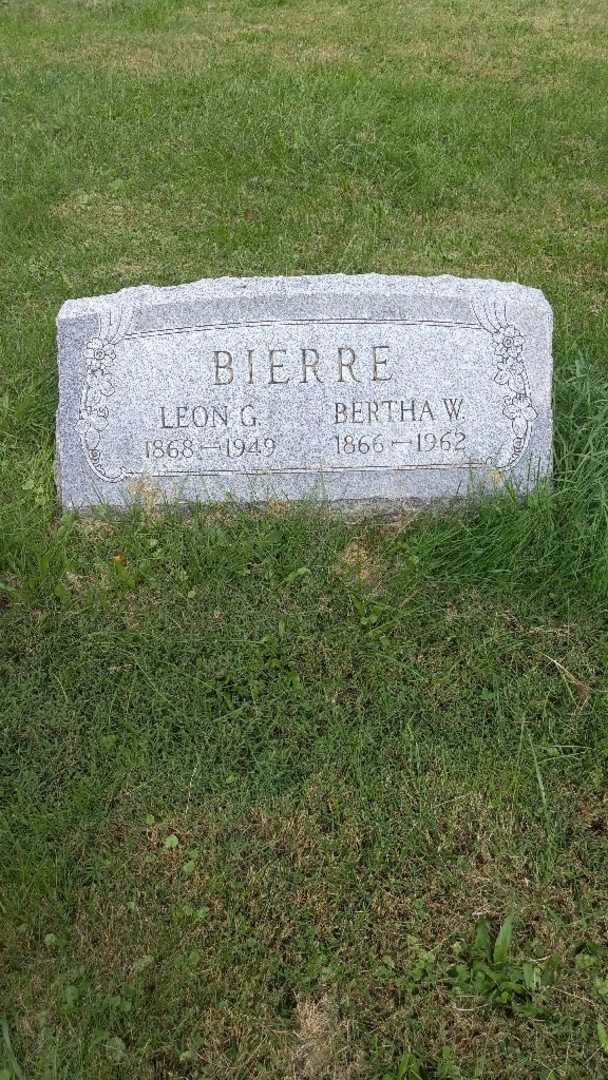 Leon G. Bierre's grave. Photo 3