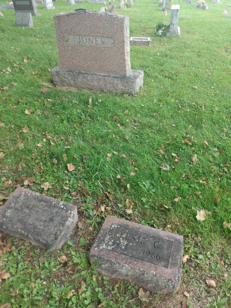 Elsie G. Jones's grave. Photo 1