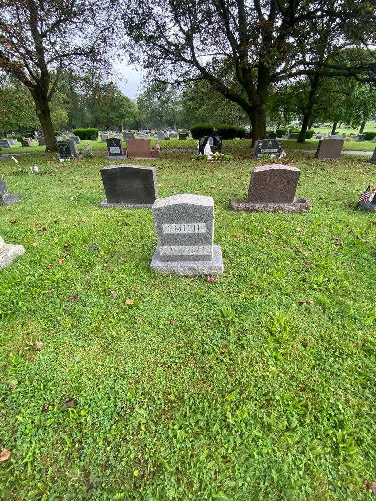 Russell H. Smith's grave. Photo 1