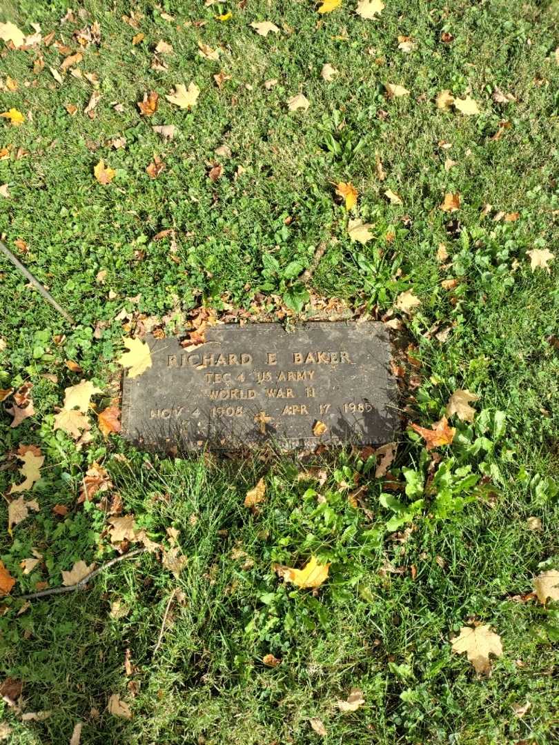 Richard E. Baker's grave. Photo 2