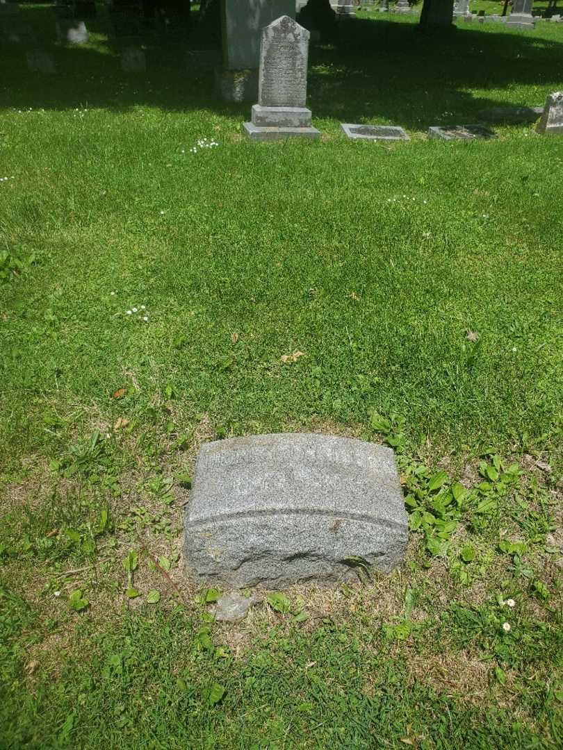 Henry O. Kiefer's grave. Photo 3