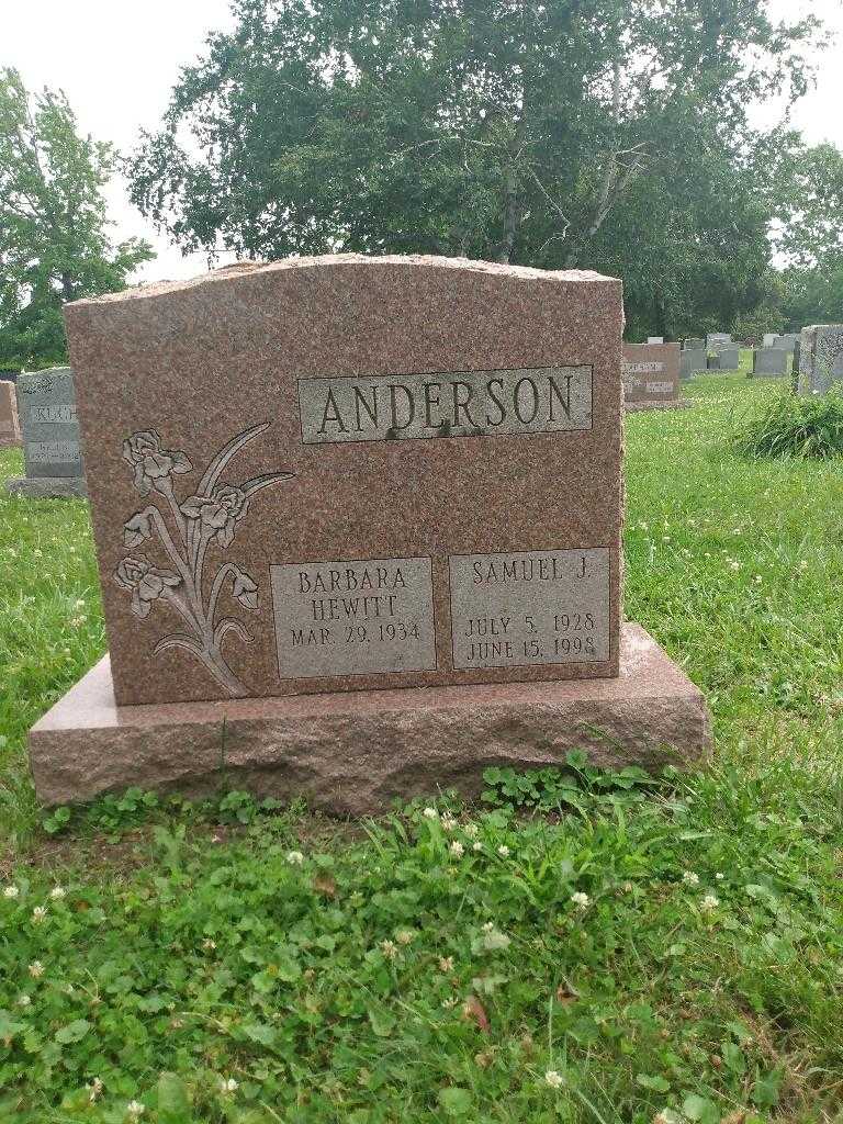 Barbara Anderson Hewitt's grave. Photo 1