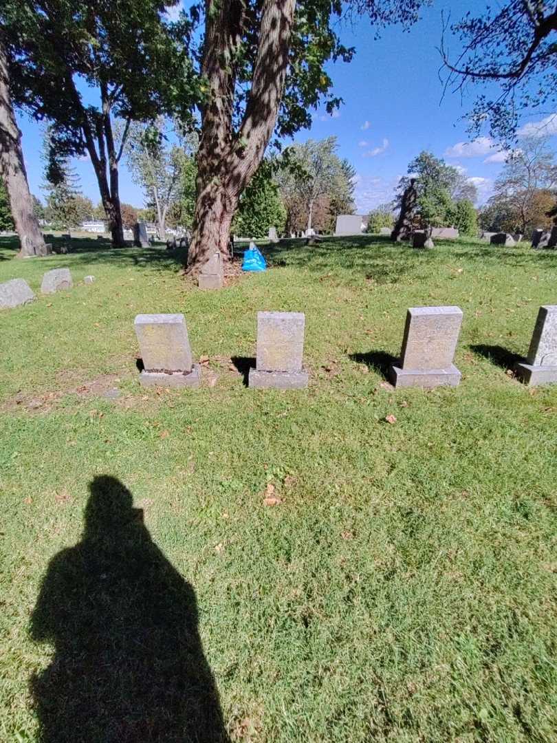 Jacob Benscler Beuscher's grave. Photo 1
