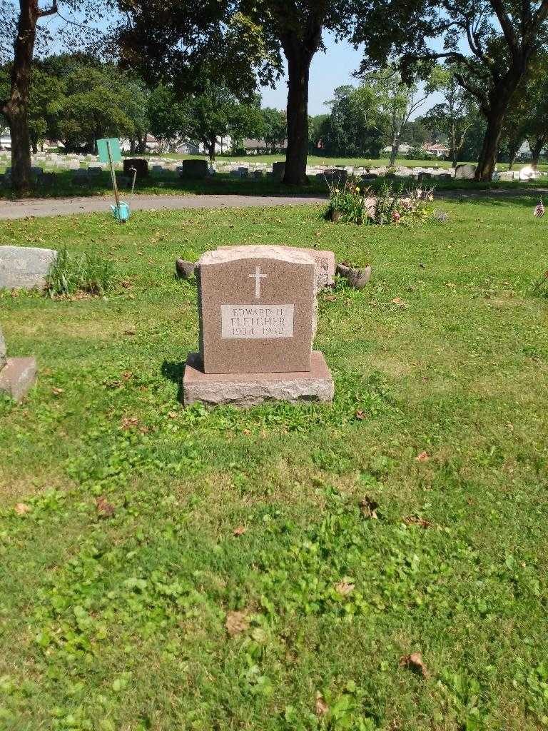 Edward H. Fletcher's grave. Photo 1