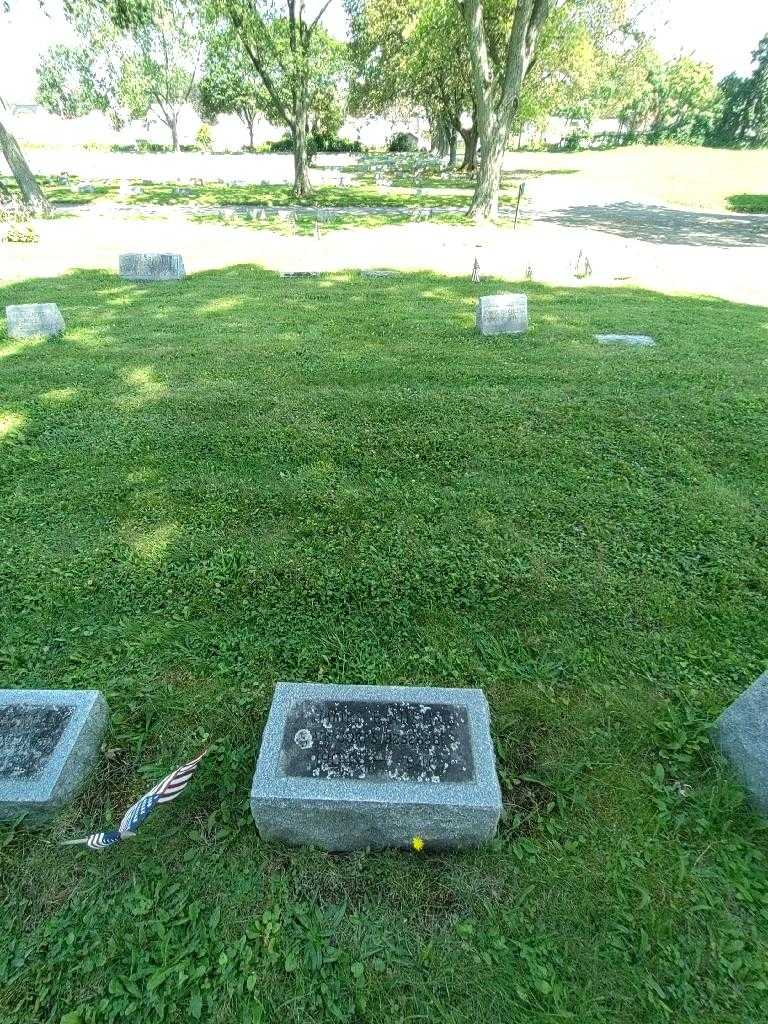 James E. Austin's grave. Photo 1