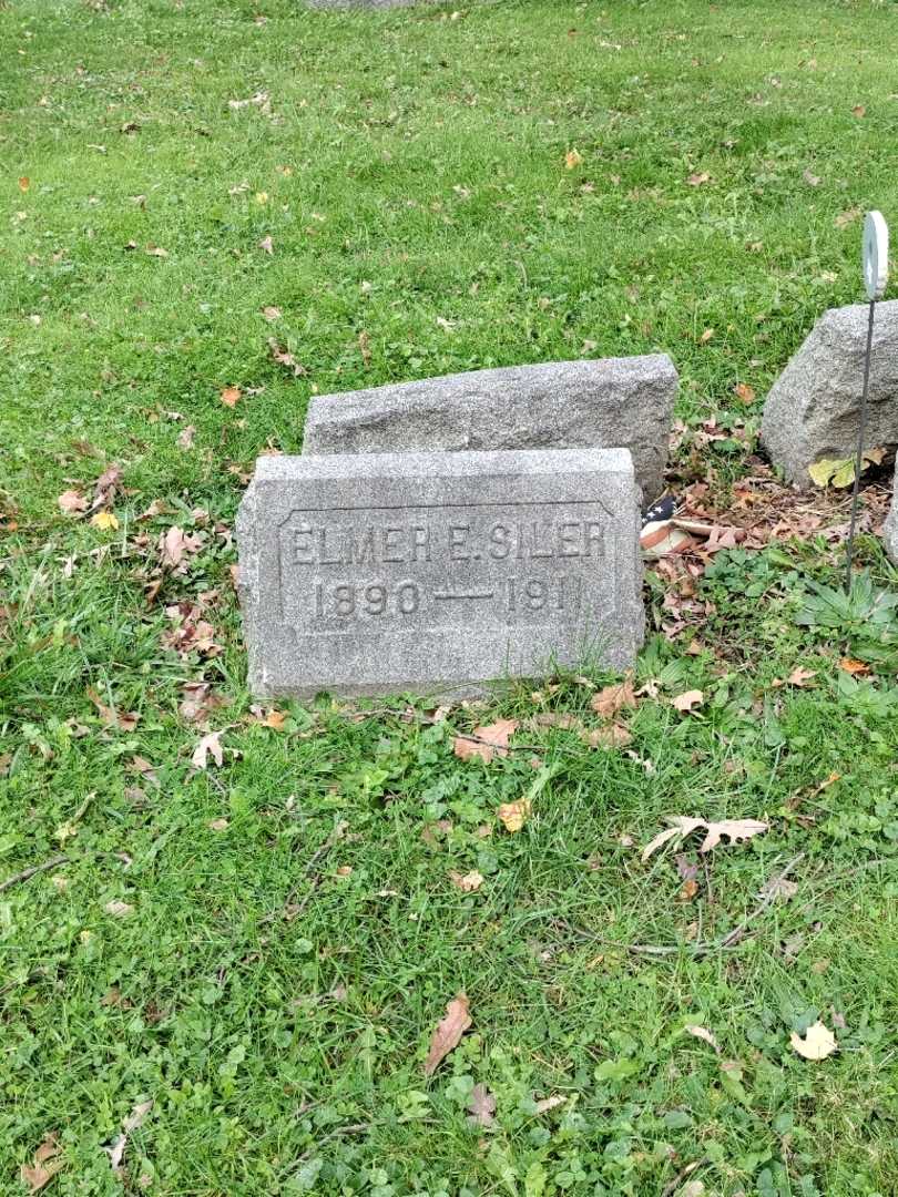 Elmer E. Siler's grave. Photo 3