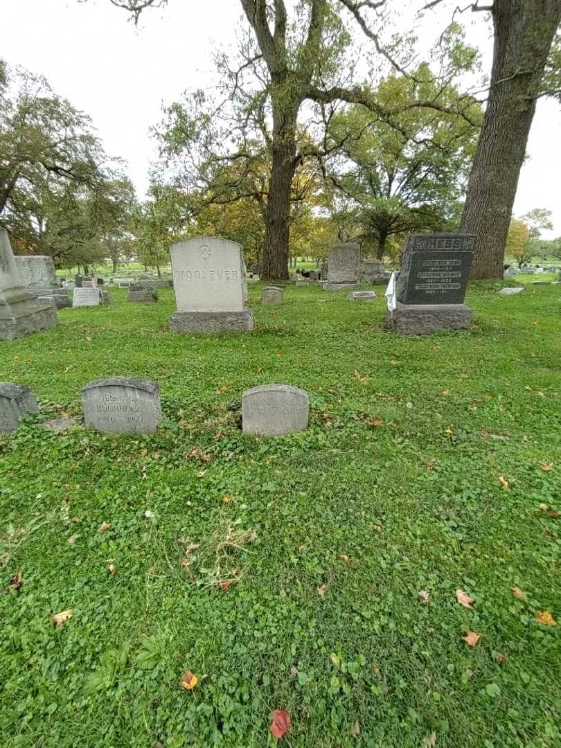 Everett P F Woolever's grave. Photo 1