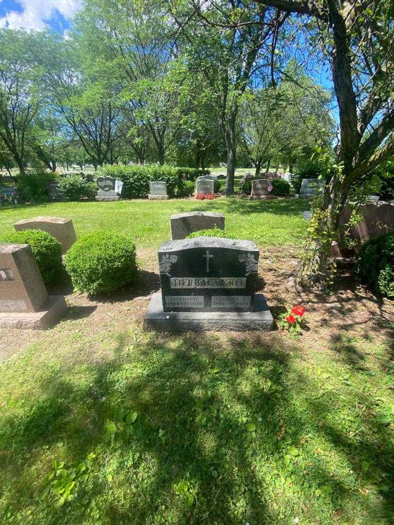 Stephanie Herbacynko's grave. Photo 1