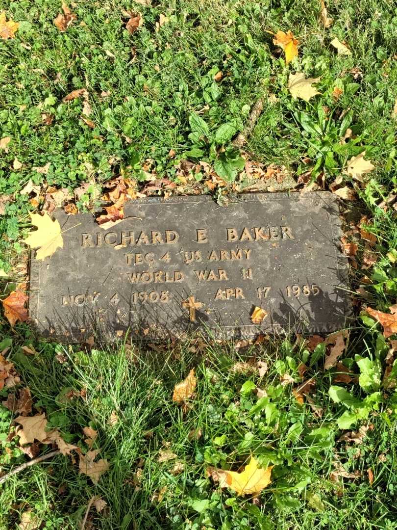 Richard E. Baker's grave. Photo 3