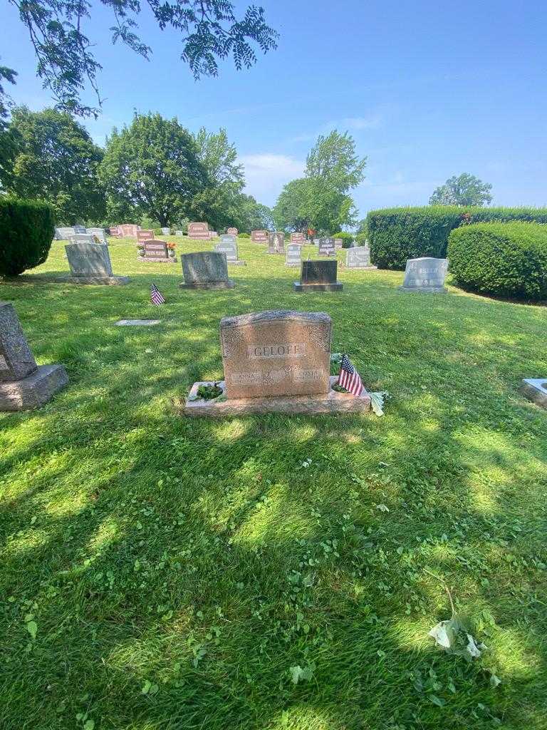 Anna Geloff's grave. Photo 1