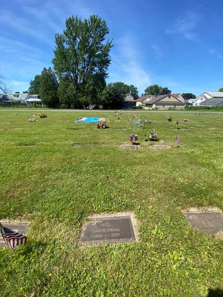 Lois M. O'Hara's grave. Photo 1