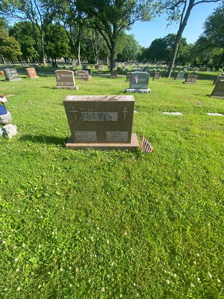 Nina E. Baker's grave. Photo 1