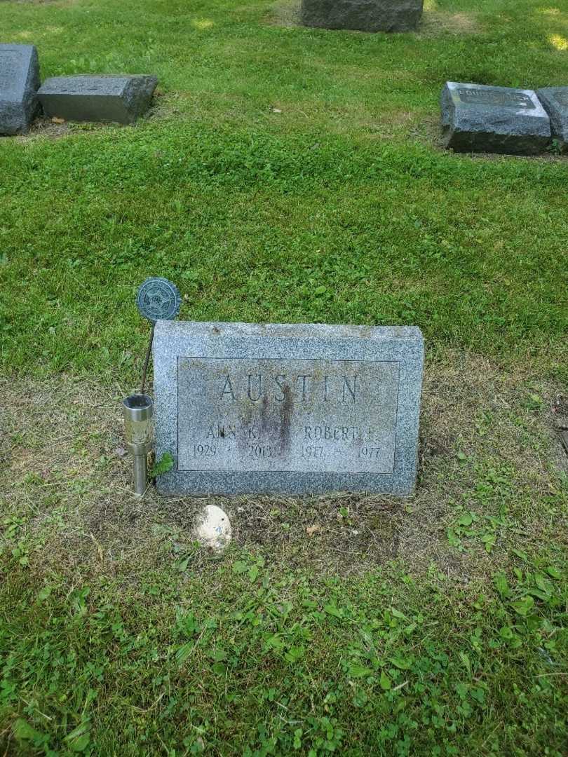 Robert F. Austin's grave. Photo 2