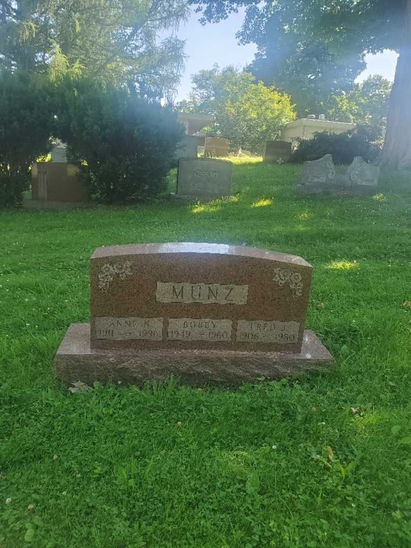 Anne Munz Nemec's grave. Photo 2