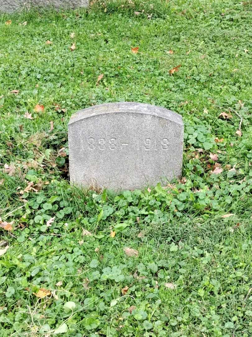 Everett P F Woolever's grave. Photo 2