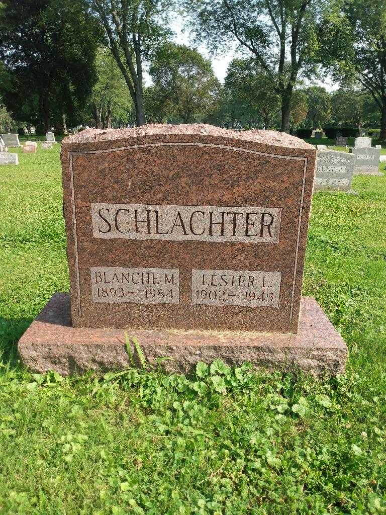 Lester L. Schlachter's grave. Photo 2