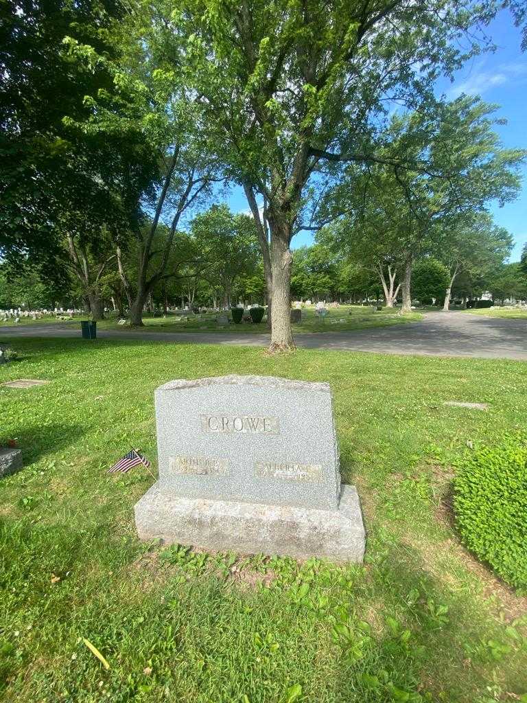 Alberta E. Crowe's grave. Photo 1