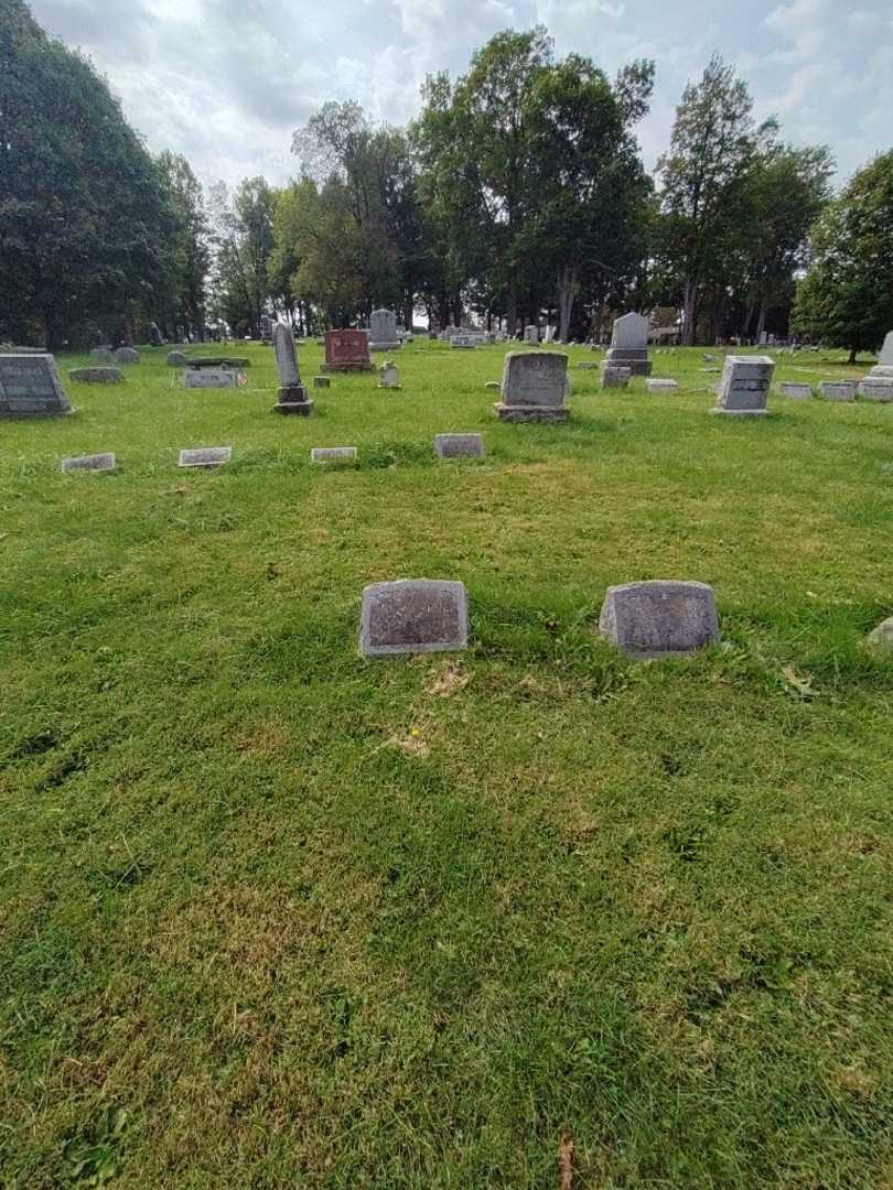 Henry T. Applin's grave. Photo 1