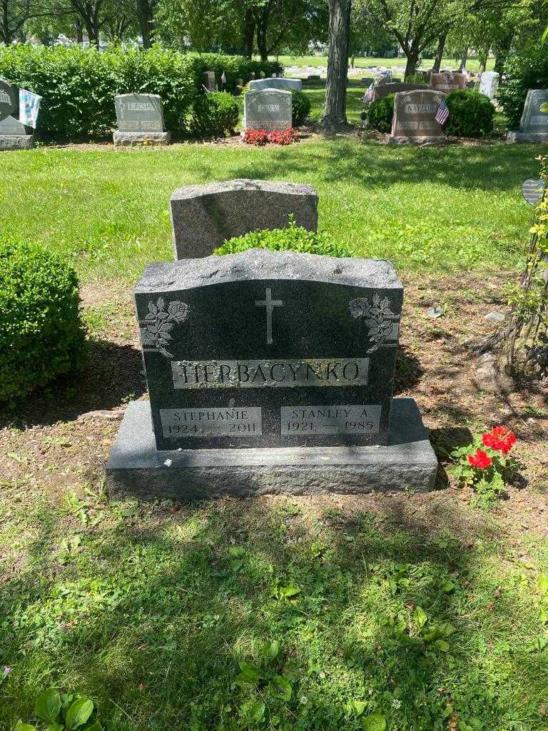 Stephanie Herbacynko's grave. Photo 2