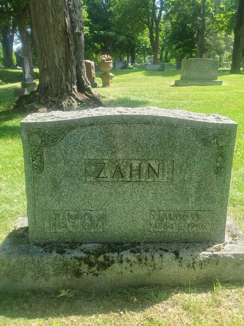 Harriet B. Zahn's grave. Photo 3