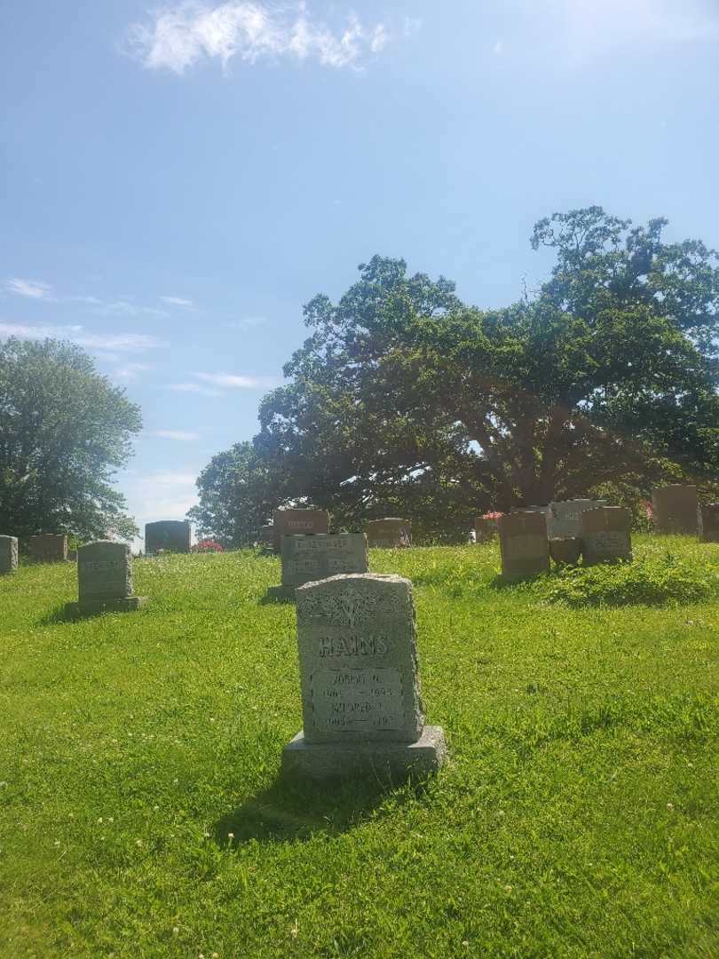 Robert N. Hains's grave. Photo 1