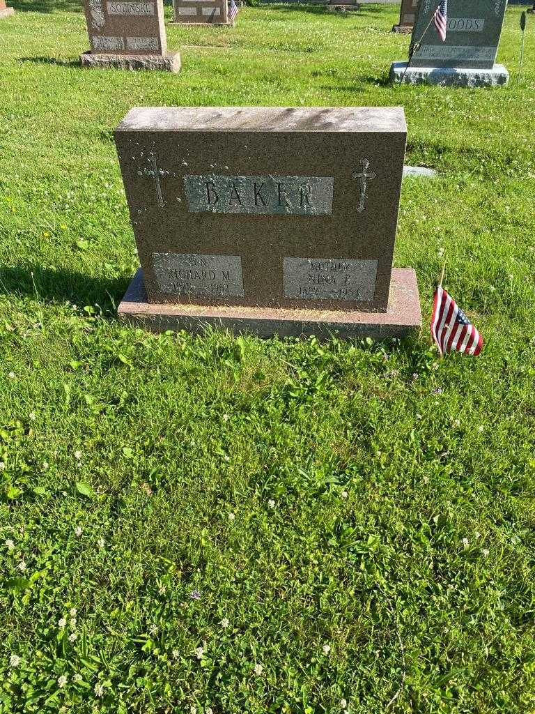 Nina E. Baker's grave. Photo 2