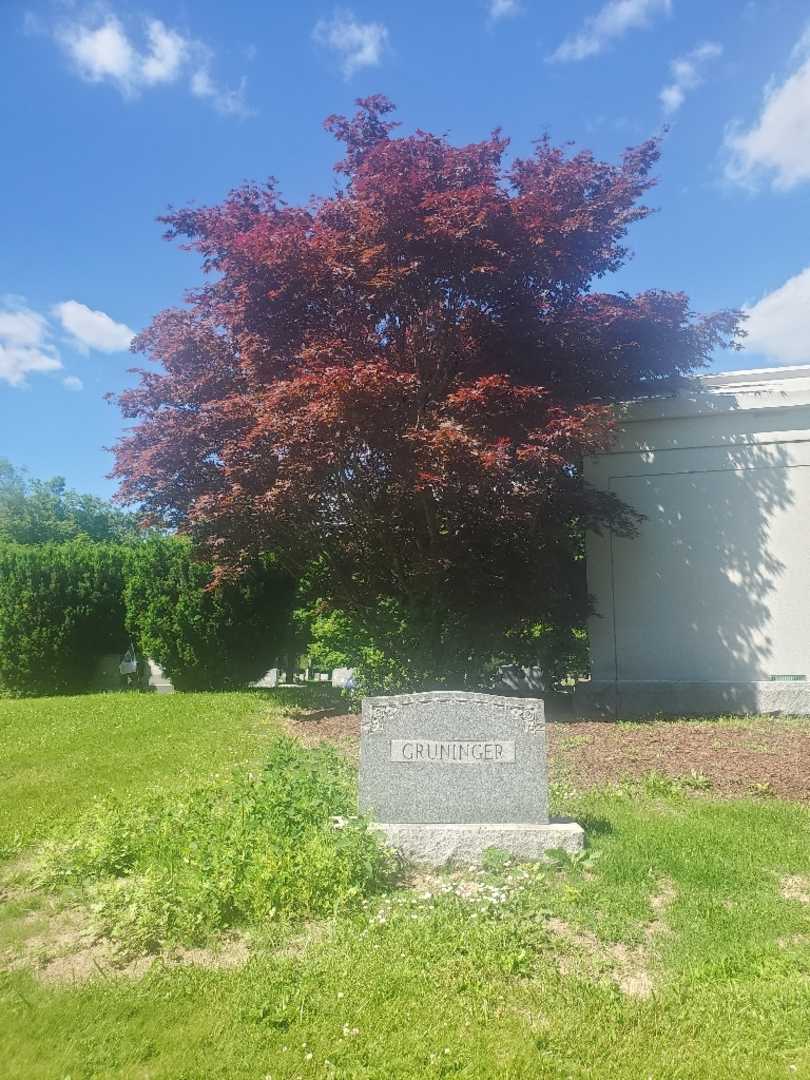Rena K. Gruninger's grave. Photo 2