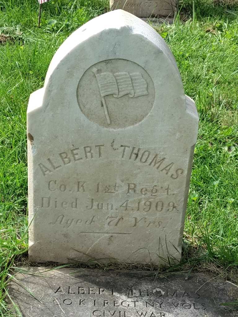 Albert P. Thomas's grave. Photo 3