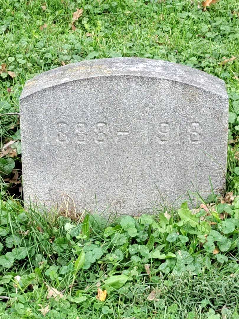 Everett P F Woolever's grave. Photo 3
