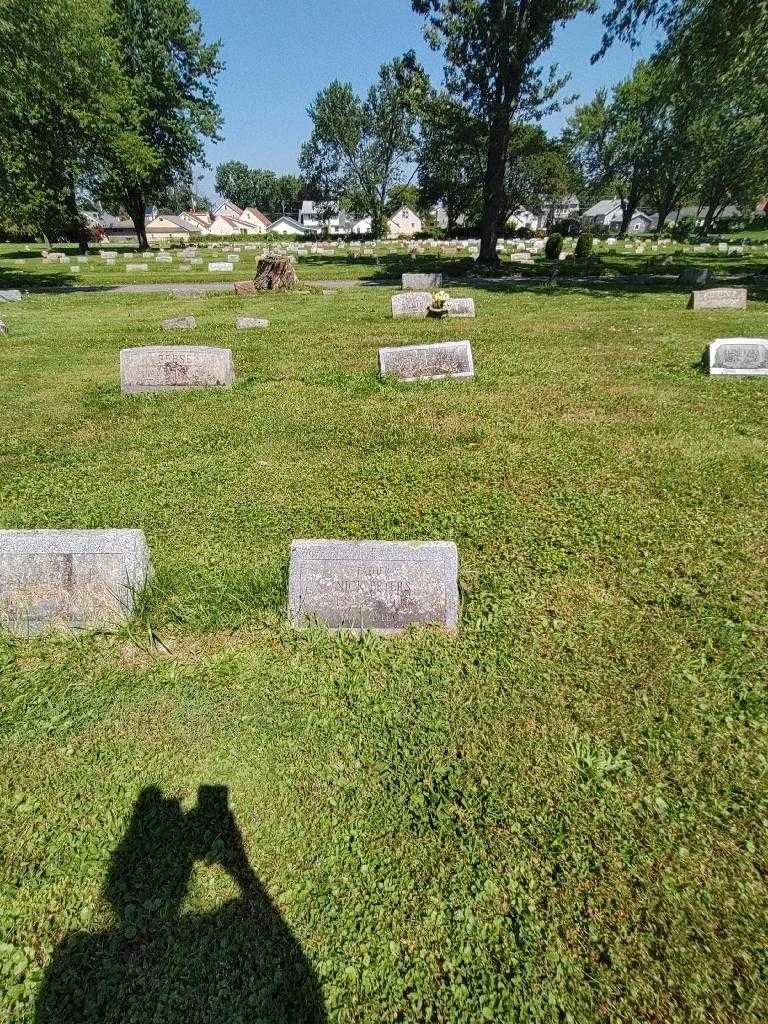 Nick Peters's grave. Photo 1