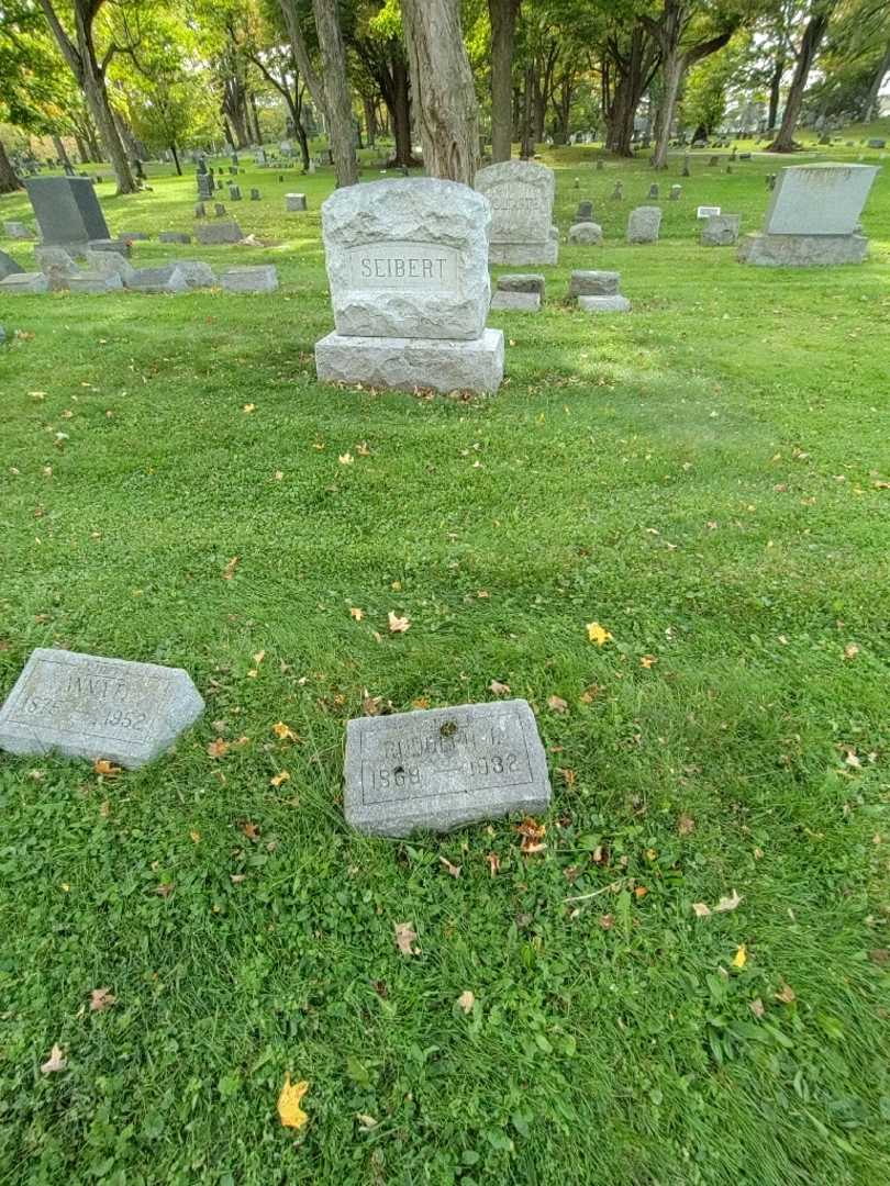 Rudolph J. Seibert's grave. Photo 1