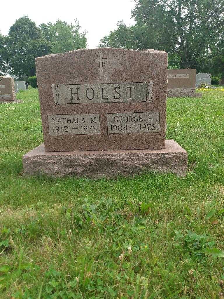 Nathala M. Holst's grave. Photo 1