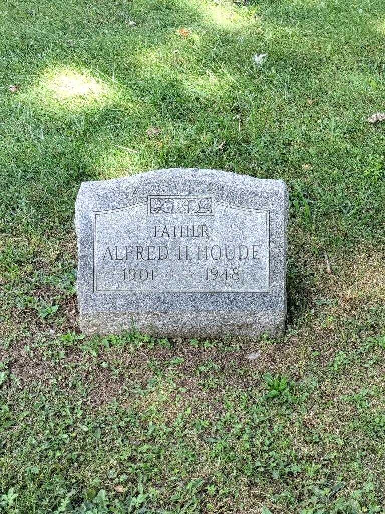 Alfred H. Houde's grave. Photo 3