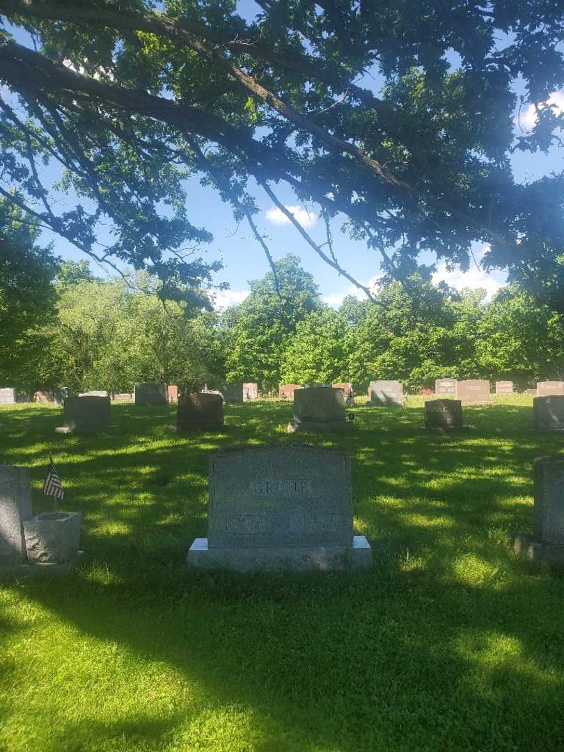 Florence B. Group's grave. Photo 1