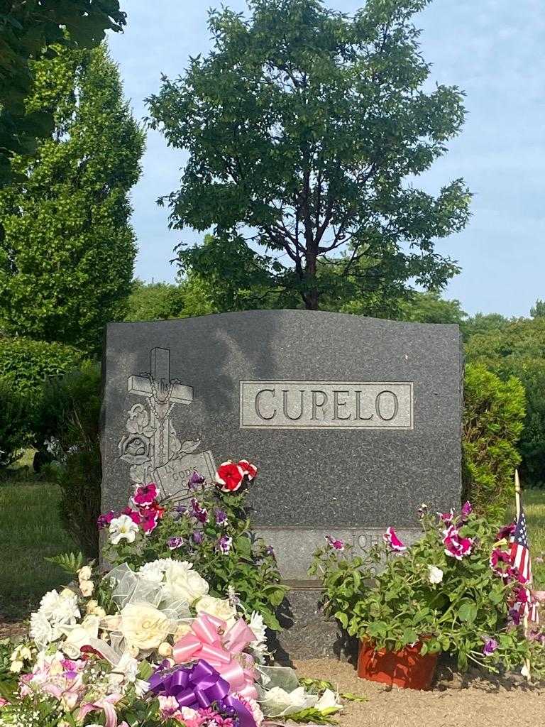 John Cupelo's grave. Photo 3