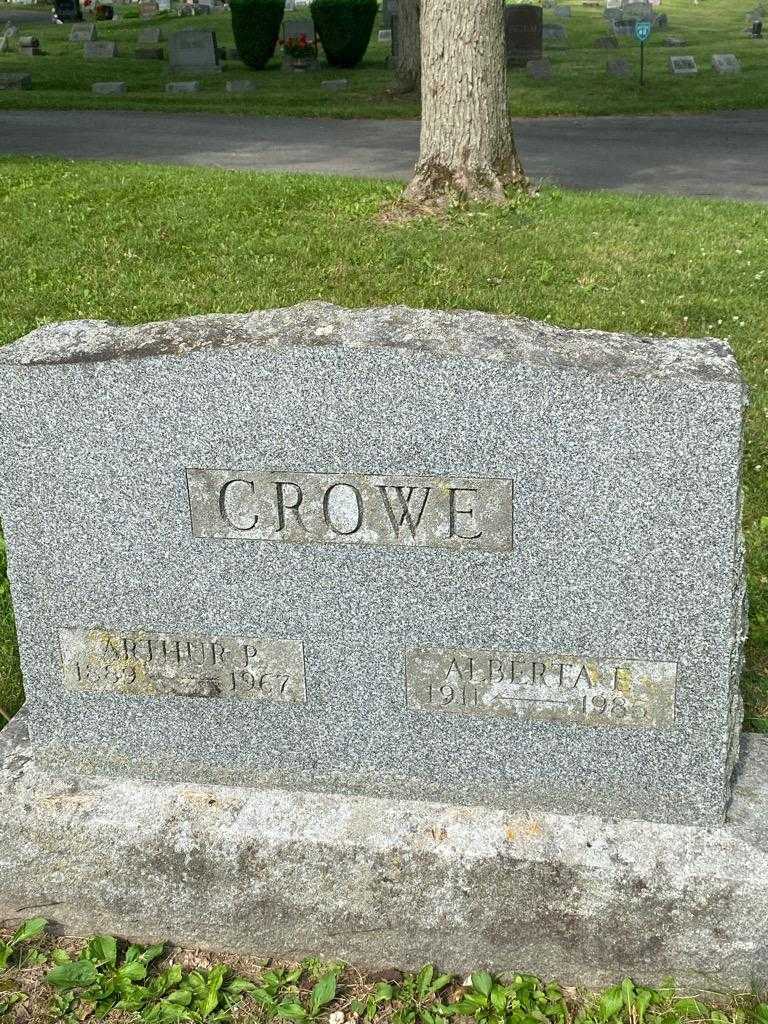 Alberta E. Crowe's grave. Photo 3