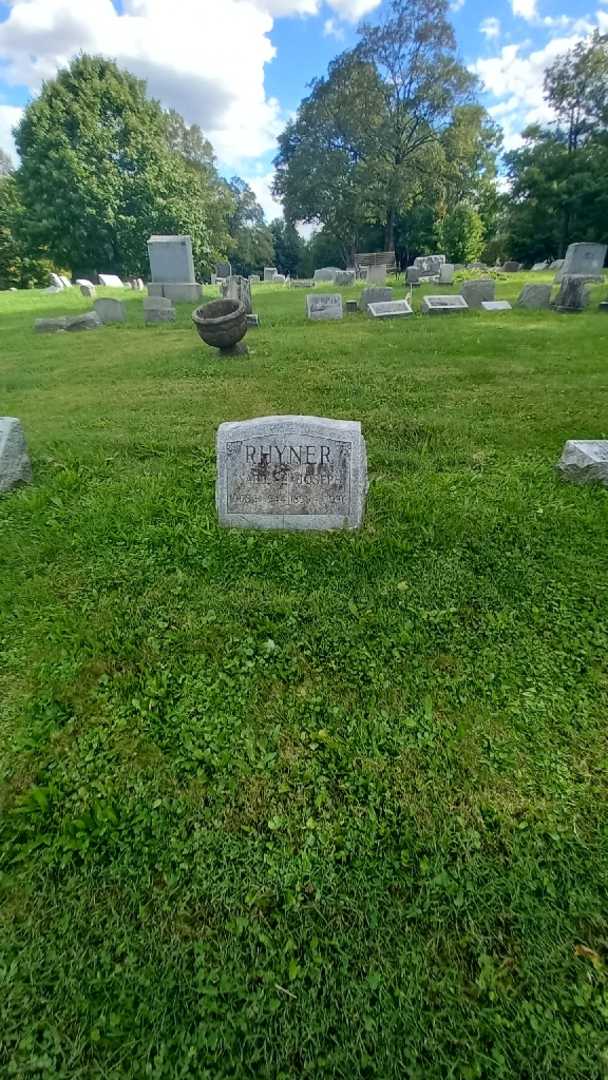 Isabell Baird Rhyner's grave. Photo 1