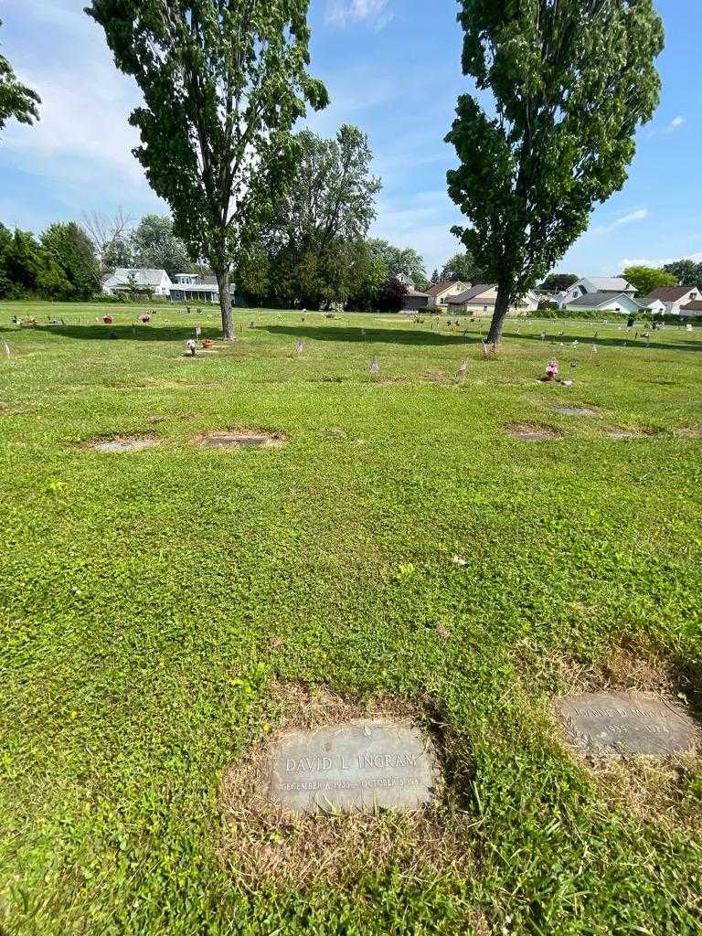 David L. Ingram's grave. Photo 1