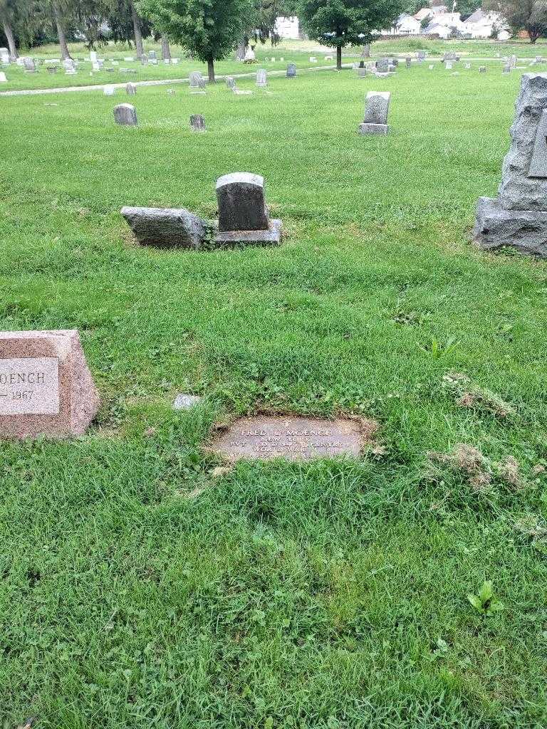 Fred G. Moench's grave. Photo 3