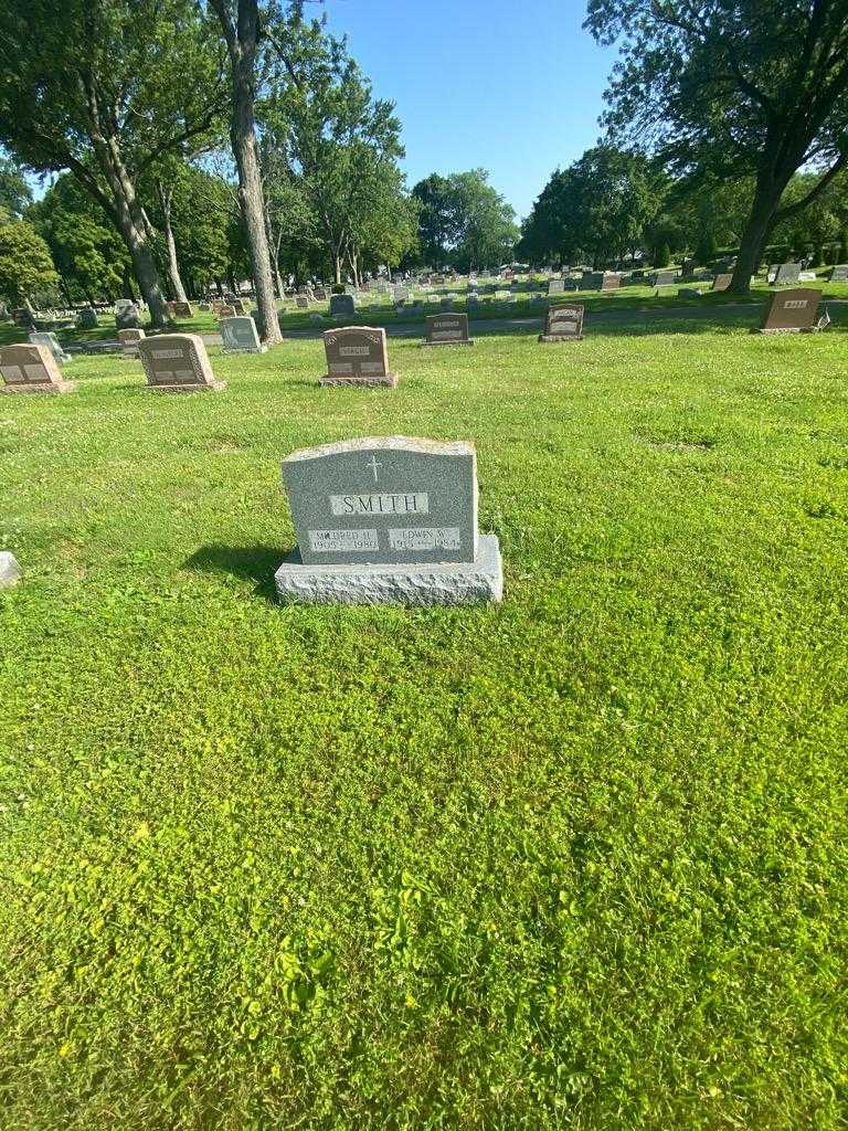 Mildred H. Smith's grave. Photo 1