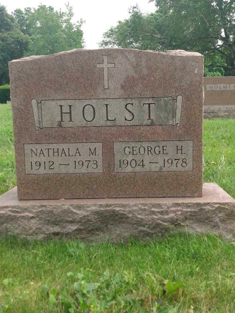 Nathala M. Holst's grave. Photo 2