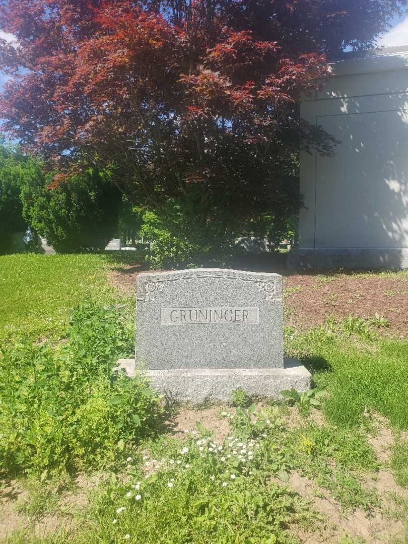 Rena K. Gruninger's grave. Photo 3