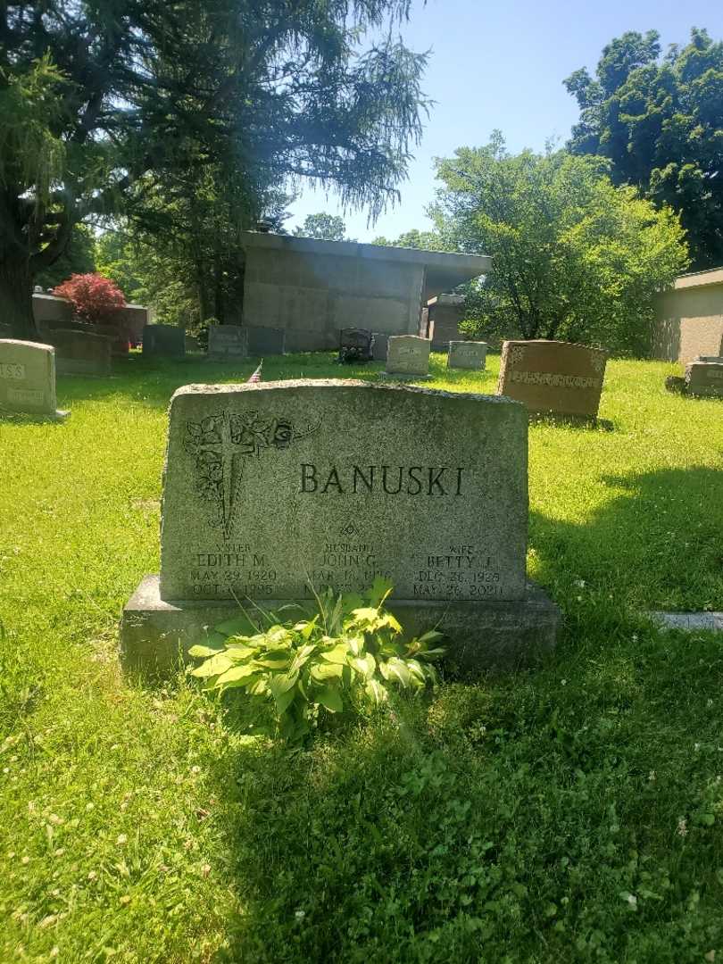 John G. Banuski's grave. Photo 2