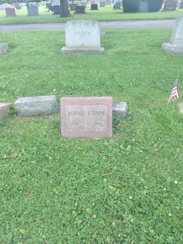 Herbert J. Tyner's grave. Photo 1